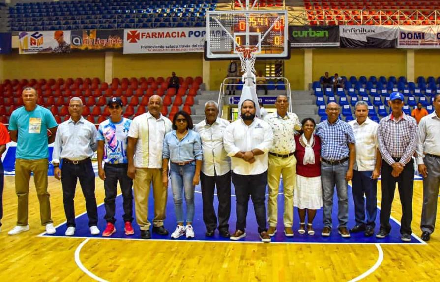 Marineros rinden homenaje a leyendas del baloncesto puertoplateño