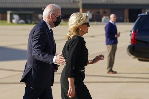 Joe Biden acude a Texas para consolar a una comunidad sacudida