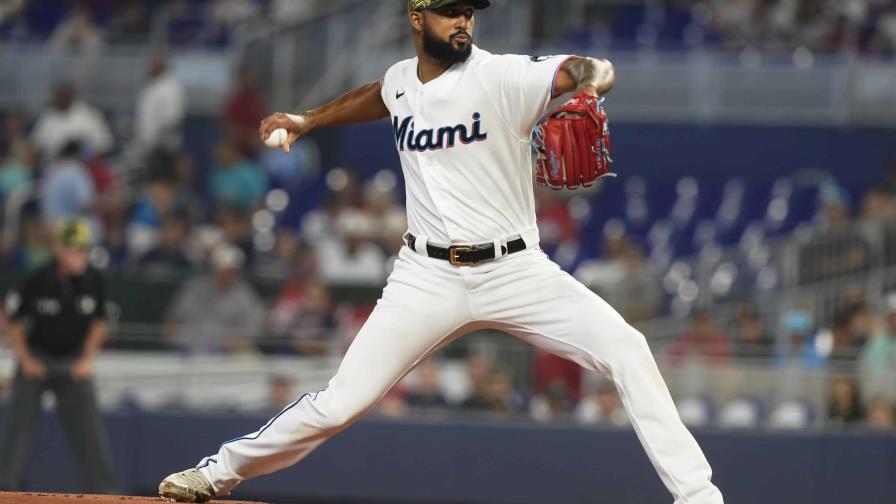 Sandy Alcántara le prohíbe libertad a los Bravos