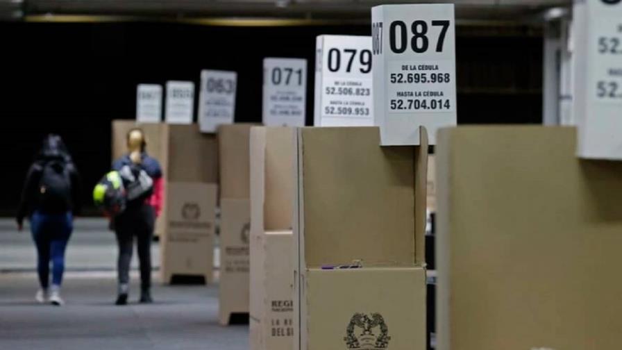 Colombianos del sur de Florida acuden a votar en ambiente tranquilo y festivo