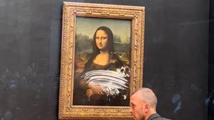 Visitante del Museo del Louvre ataca a ‘la Mona Lisa’ con un pastel