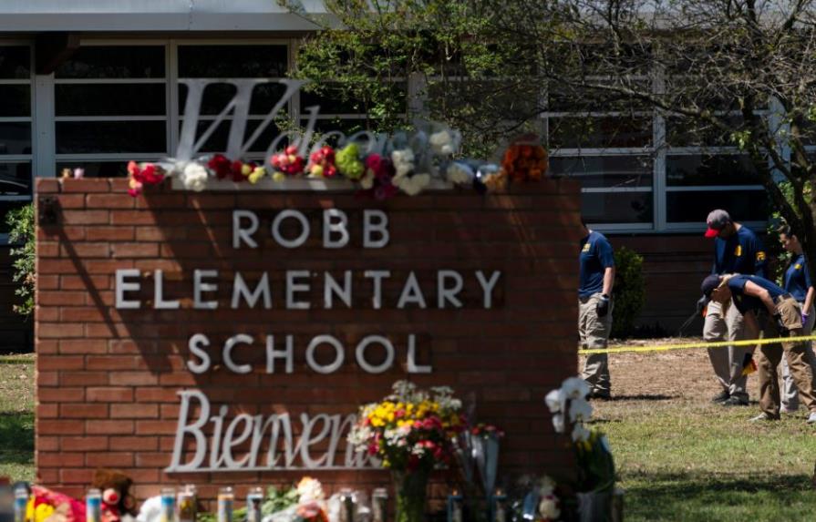 Escuelas de todo EEUU refuerzan su seguridad tras tiroteo en Texas
