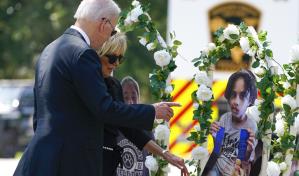 Uvalde ruega a Biden hacer algo para evitar matanzas como la ocurrida en su escuela