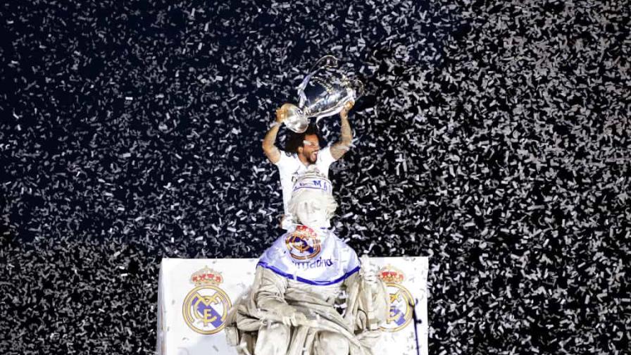 Baño de masas del Real Madrid durante la celebración de la Champions