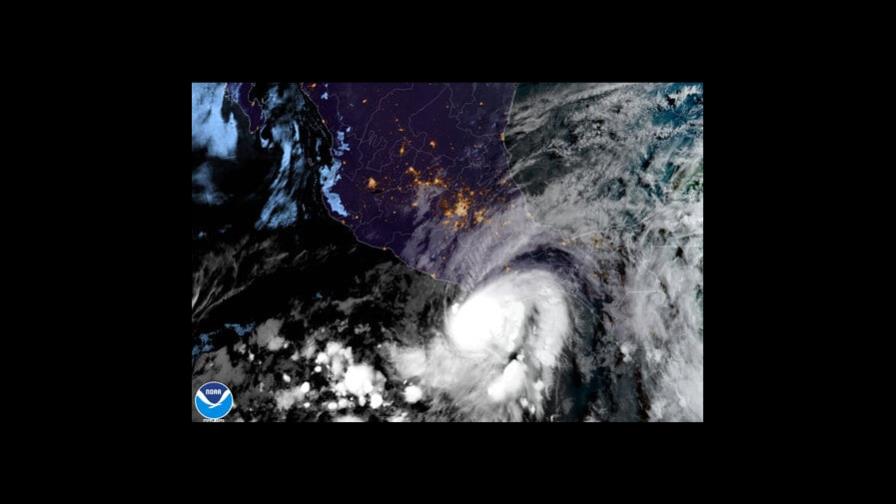 Huracán Agatha bate récord en mayo, se debilita sobre México