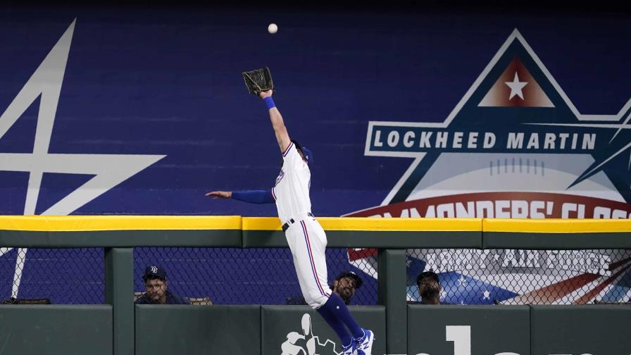 VÍDEO | White realiza espectacular atrapada, Rangers ganan a Rays