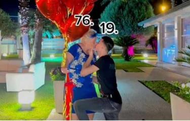 ¡Es su abuela! La verdad detrás del video del joven de 19 años que se compromete con mujer de 76