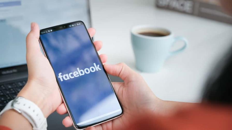 Facebook le recomendó seguir al asesino de su hijo