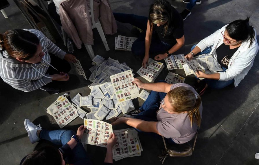Colombia supera desconfianza en el sistema electoral tras primera vuelta