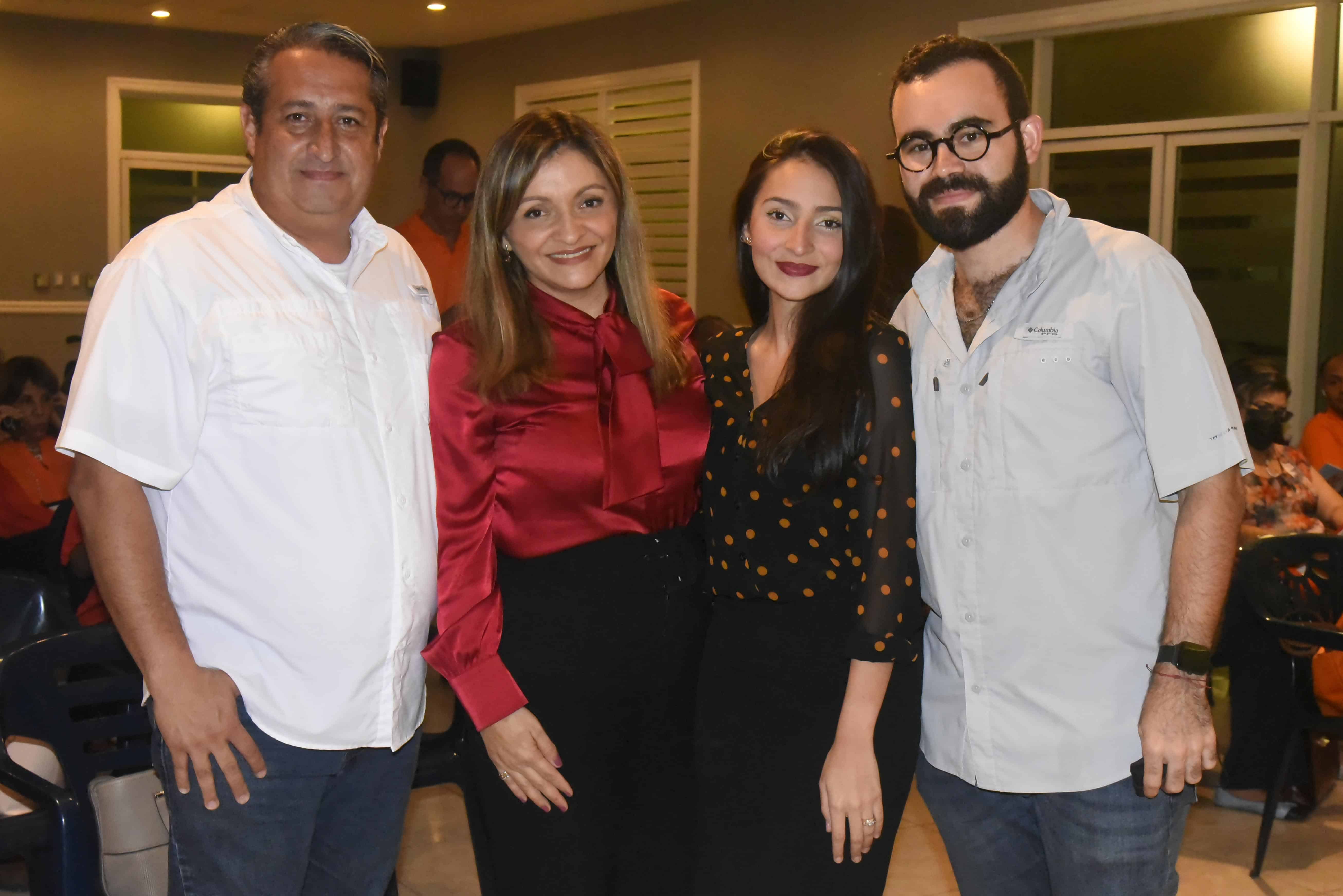 Freddy Monroy, Johanna Torres, María Paula Monroy y Sebastián Romero.