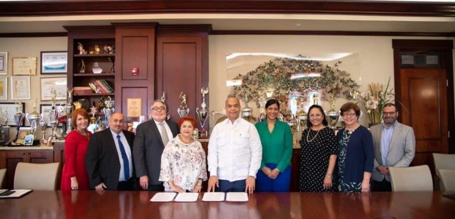 Consulado dominicano en Puerto Rico fortalece educación para los suyos en la isla