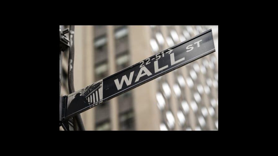 Wall Street en baja, mientras suben precios del petróleo