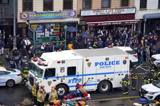 Víctima de tiroteo del metro de Nueva York demanda a fabricante de armas Glock