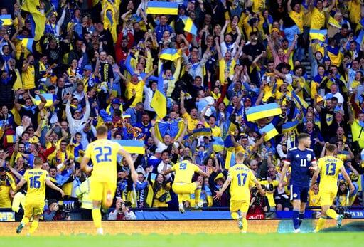 Ucrania supera a Escocia en emotivo repechaje al Mundial