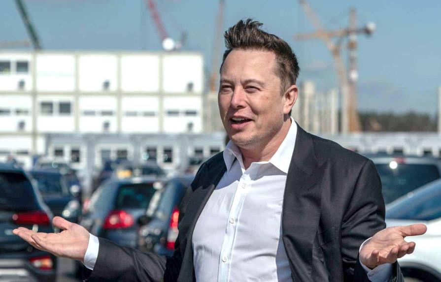 Musk exige a empleados de Tesla volver al trabajo presencial o marcharse