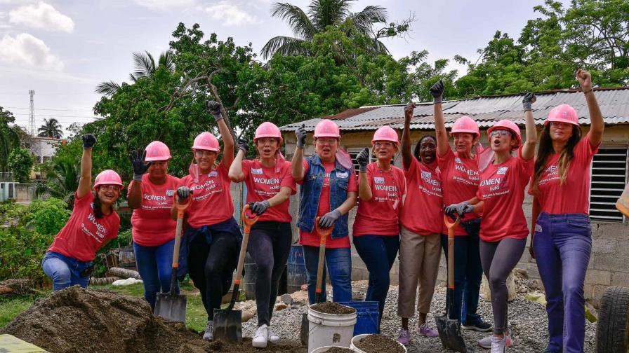 Comunicadoras se unen a Hábitat Dominicana para cumplir sueño de una madre Comunicadoras se unen a Hábitat Dominicana para cumplir sueño de una madre