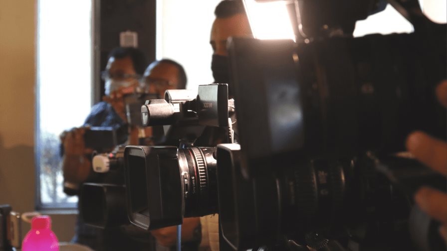 Nueve periodistas han salido de El Salvador, la mayoría por reforma mordaza