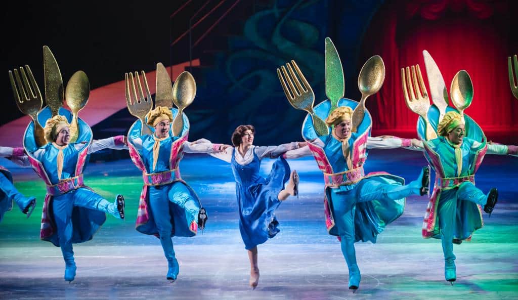 Escena de Bella y los cubiertos.