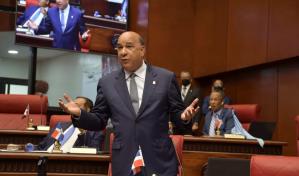 Senador denuncia bancada del PRM modifica proyectos de ley a última hora para su aprobación