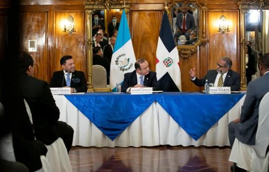 República Dominicana y Guatemala firman acuerdo de servicios aéreos