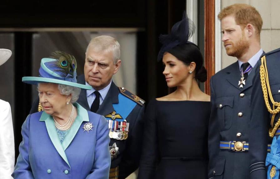 Los duques de Sussex no estarán con Isabel II en el saludo real