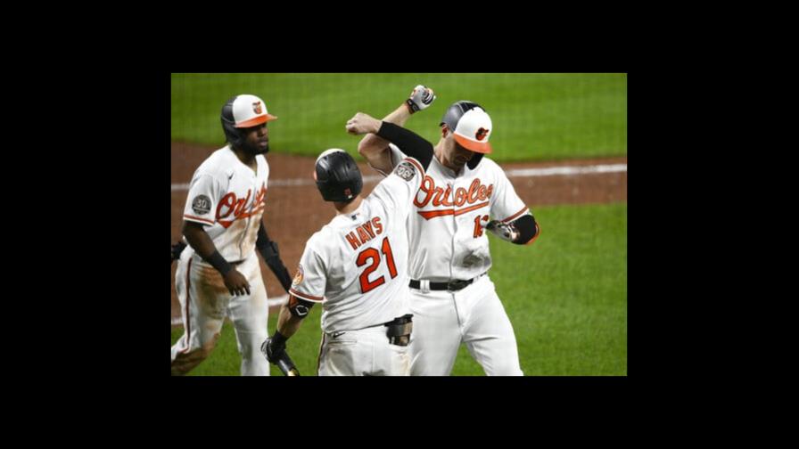 Los Orioles sacuden 4 jonrones y arrollan a  Marineros