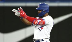 Azulejos de Toronto vencen a Medias Blancas con jonrón de Teoscar Hernández