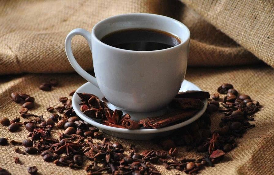 Beber café moderadamente reduce las probabilidades de morir, según estudio