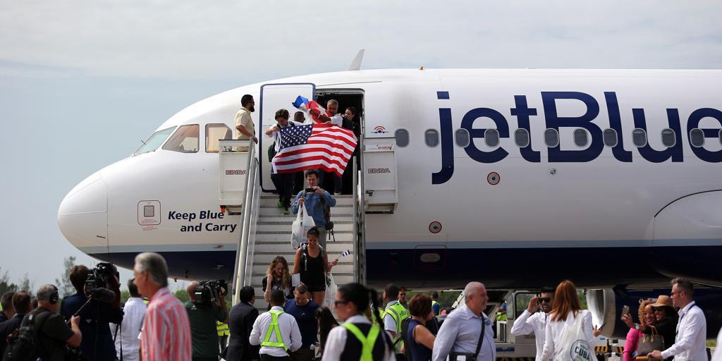 Estados Unidos levanta restricciones a los vuelos a Cuba