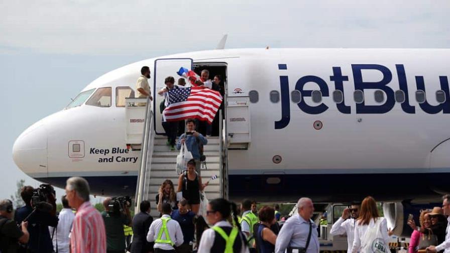 Estados Unidos levanta restricciones a los vuelos a Cuba