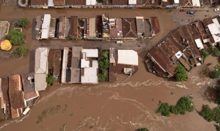 Aumenta a 120 el número de muertos por las lluvias torrenciales en Brasil