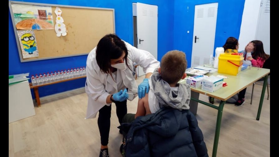 EEUU espera empezar a vacunar este mes a los niños de menos de seis años