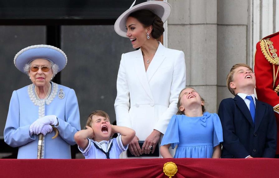 El príncipe Luis se roba la atención durante el Jubileo de la reina Isabel II