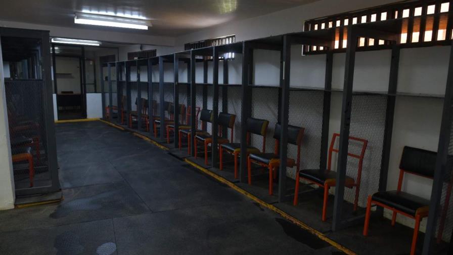 El espacio es un problema en el clubhouse de visitantes en el estadio Cibao