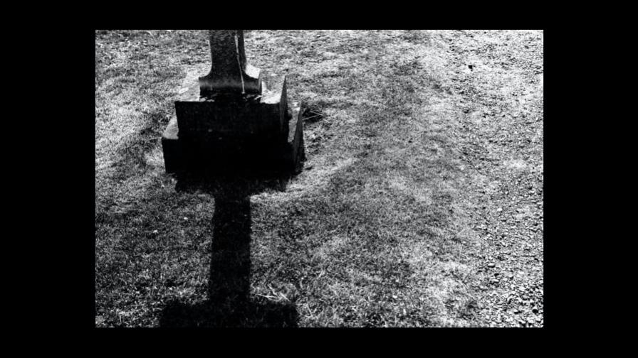 Policía identifica el cadáver de una niña muerta en 1974 y busca a su madre