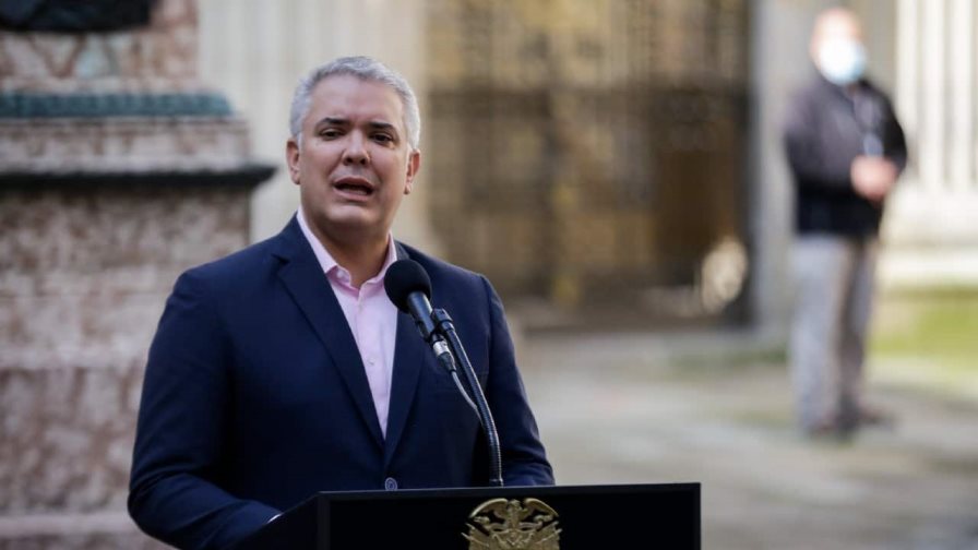 Duque pide defender la democracia frente “los ataques del populismo”