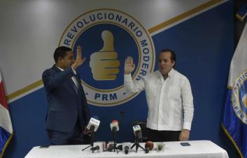 Paliza juramenta en el PRM a exmiembro del Comité Central del PLD