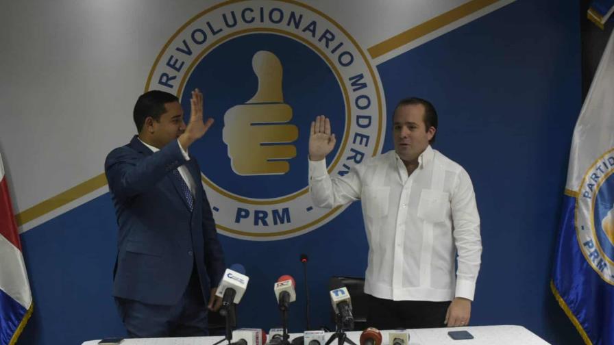 Paliza juramenta en el PRM a exmiembro del Comité Central del PLD