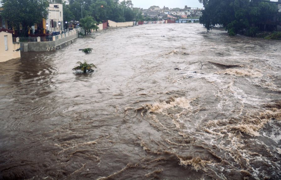 Inundaciones, desbordamientos y un desaparecido por fuertes lluvias en Cuba