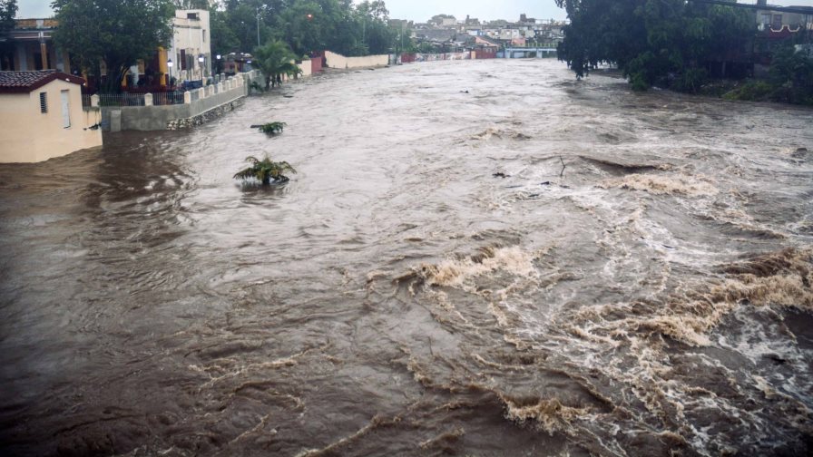 Inundaciones, desbordamientos y un desaparecido por fuertes lluvias en Cuba