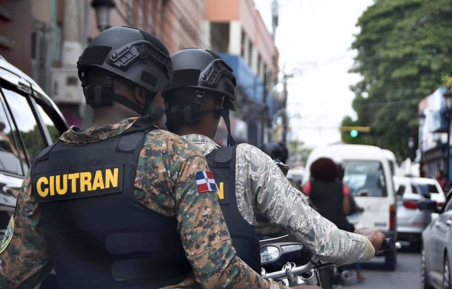 Guardias empiezan a patrullar en calles de Santiago