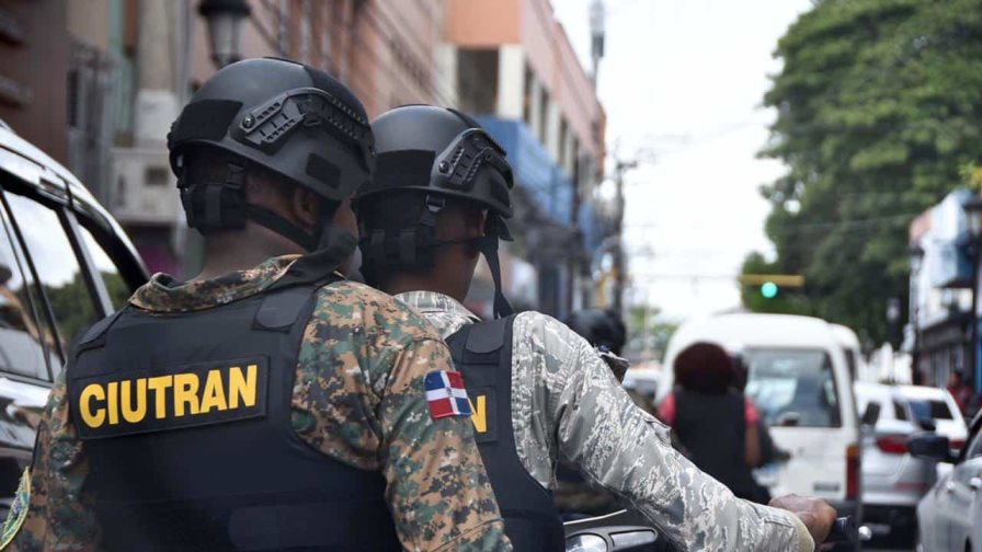 Guardias empiezan a patrullar en calles de Santiago