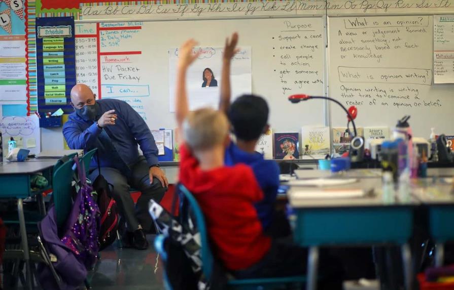Nueva York reduce número de alumnos por salón a demanda de padres y maestros