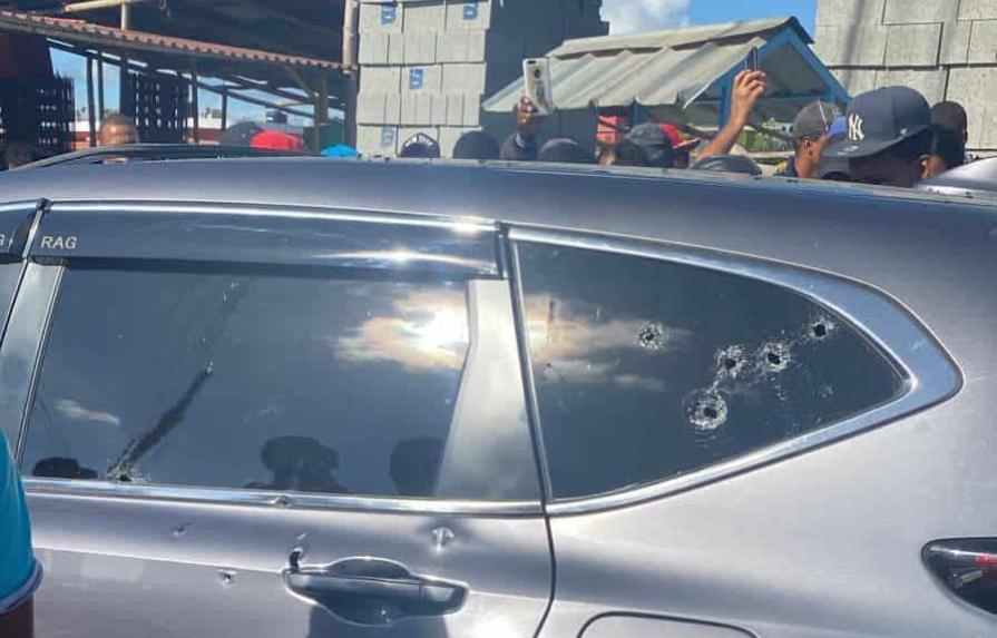 Dos muertos y un herido en ataque a tiros yipeta en la carretera Mella