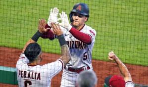Thomas pega 2 de los 5 jonrones de Diamondbacks, que ganan