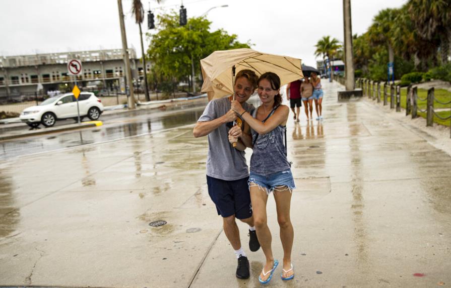 El sur de Florida se alista para primera tormenta de la temporada ciclónica