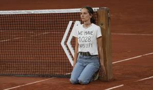 Ambientalista interrumpe partido en Roland Garros