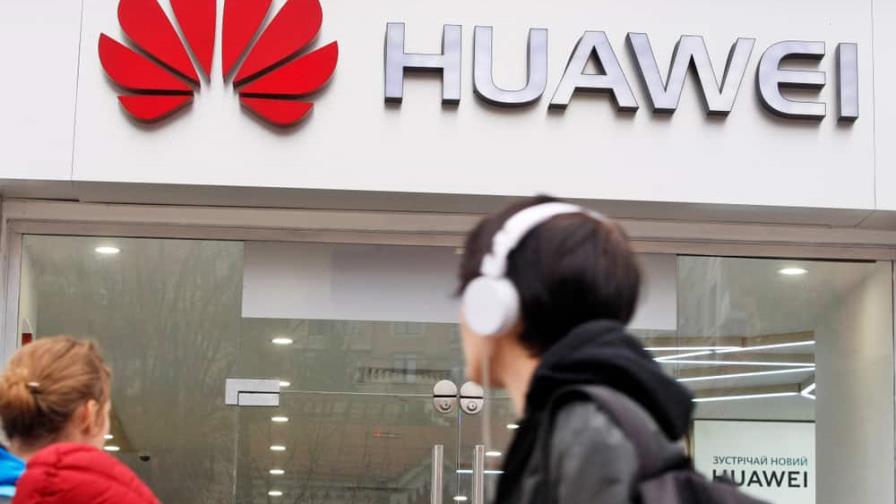 Las ganancias de Huawei se desploman e hija del fundador asume presidencia