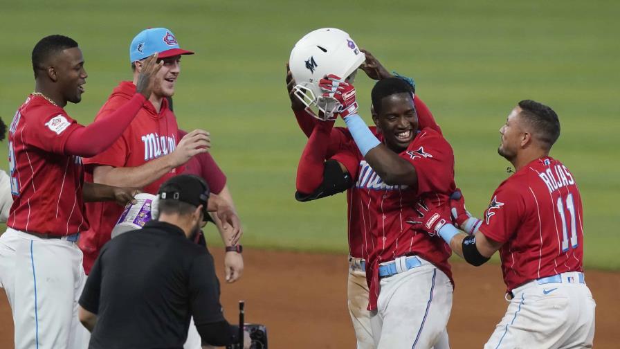 Sánchez se sacrifica en la novena; Marlins vencen a Gigantes Sánchez se sacrifica en la novena; Marlins vencen a Gigantes