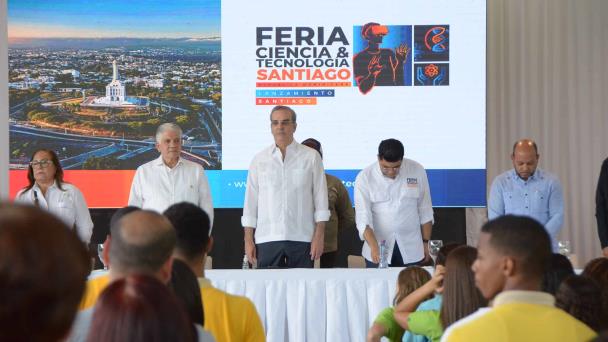 Abinader: El plan del gobierno es convertir todos los liceos en politécnicos